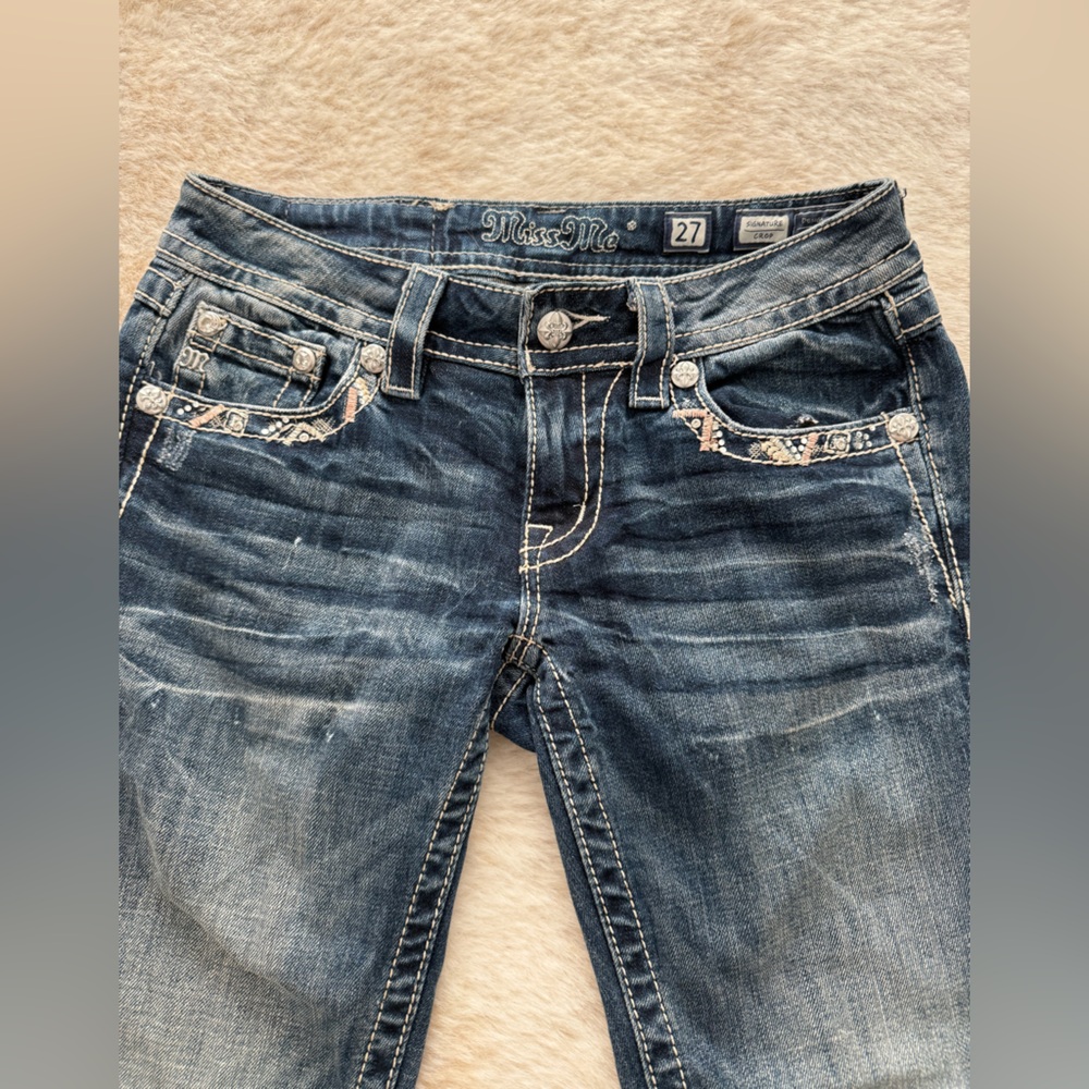 Miss Me Mid-Rise Embroidered Bedazzled Non- distressed Capri Jeans size 27